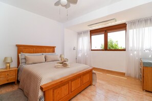 3 chambres, fer et planche à repasser, Wi-Fi gratuit, draps fournis