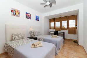 3 chambres, fer et planche à repasser, Wi-Fi gratuit, draps fournis