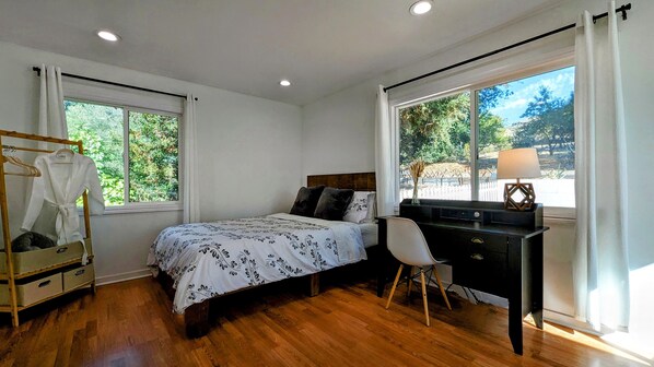 1 habitación, escritorio, tabla de planchar con plancha y wifi 