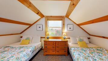 2 bedrooms, iron/ironing board, travel crib, bed sheets