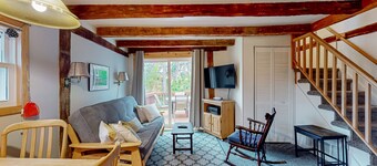 170 Year old countryside cottage with deck - Location near Devil's Lake