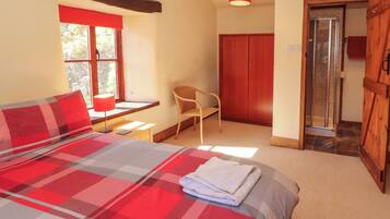 3 Schlafzimmer, individuell dekoriert, individuell eingerichtet