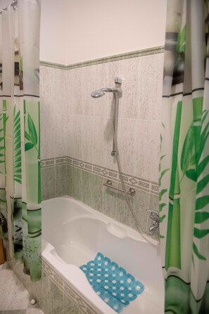 Apartment, 2 Bedrooms | Bathroom | Bathtub, hair dryer, bidet, towels - Apartment Kata (Rovinj)