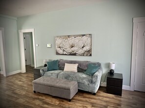 Living area - 2 Bedrooms Sleeps 8 (South Bend)