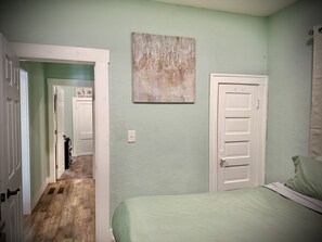 Room - 2 Bedrooms Sleeps 8 (South Bend)