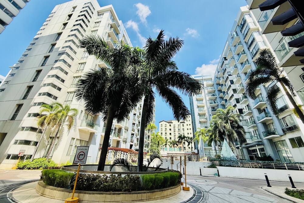 One Palm Tree Villas Across NAIA T3