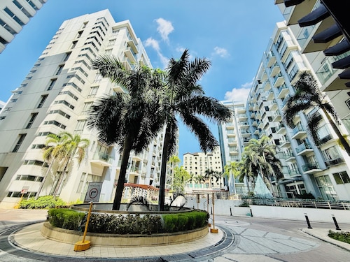 One Palm Tree Villas Across NAIA T3