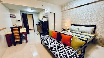 Basic Studio | Desk, free WiFi, bed sheets