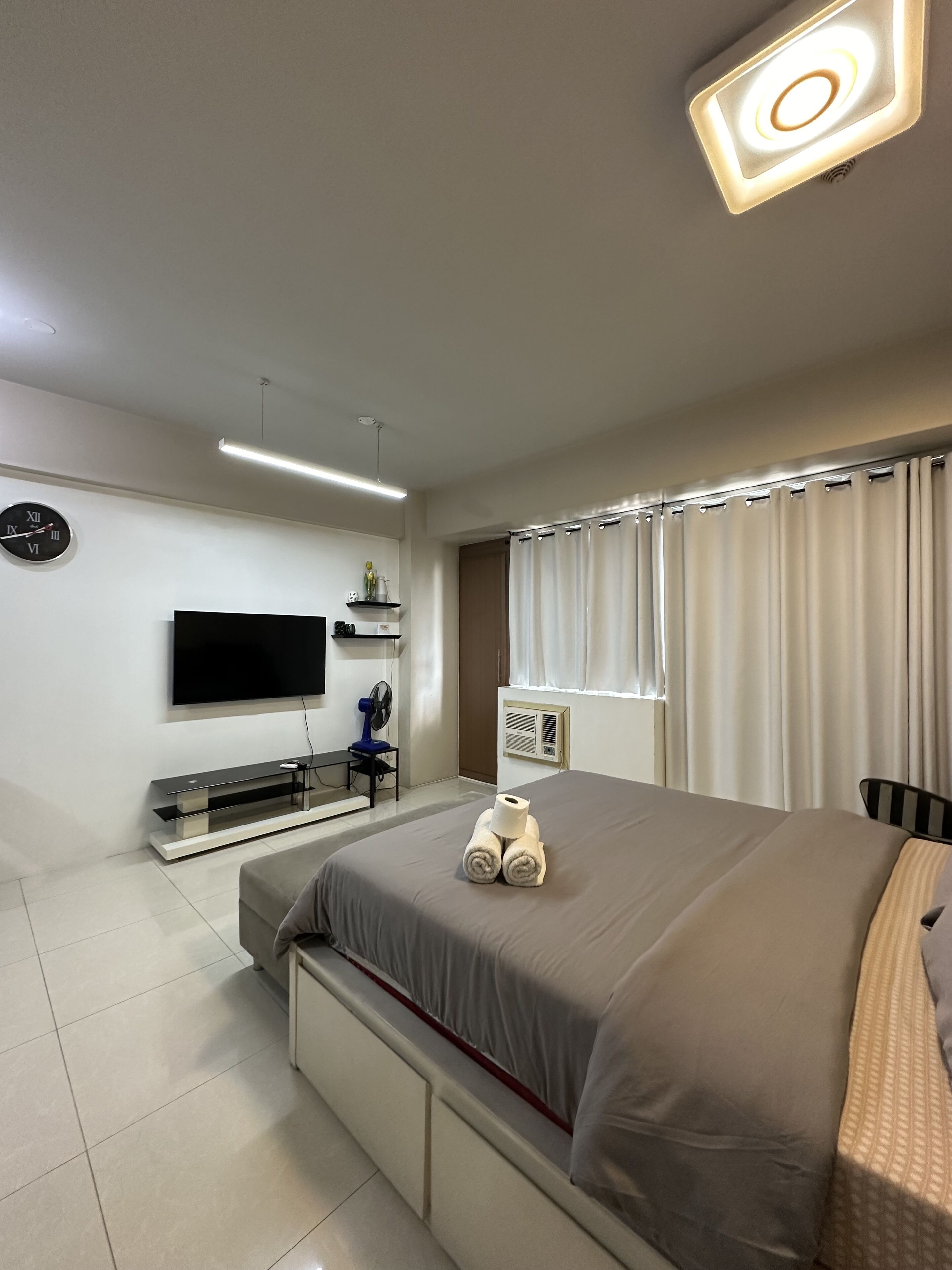 Basic Studio | Desk, free WiFi, bed sheets