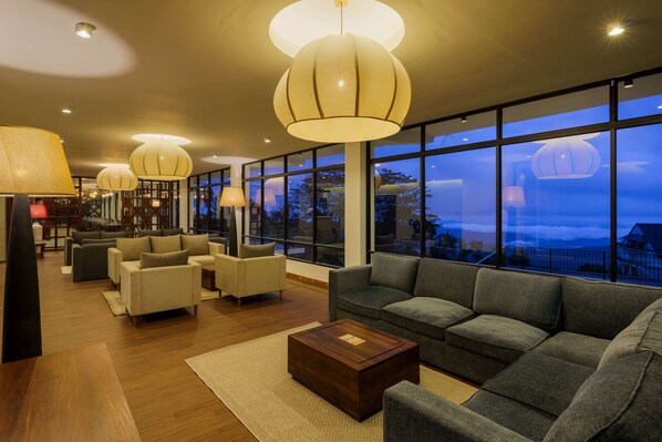 Lobby sitting area - Grand Beragala Boutique Resort (Beragala)