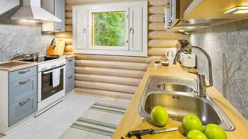 Réfrigérateur, micro-ondes, lave-vaisselle, chaise haute