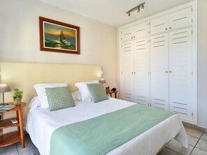 2 Schlafzimmer, Schreibtisch, Bügeleisen/Bügelbrett, WLAN