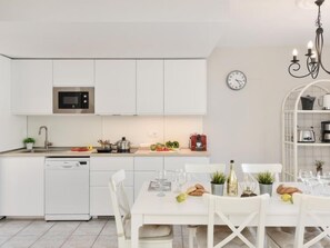 Kühlschrank, Mikrowelle, Ofen, Toaster