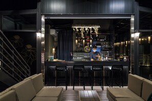 Bar (on property) - ErDong Manor (Hengchun)