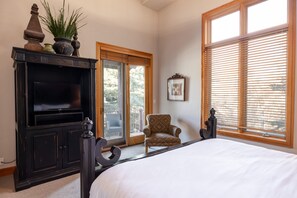3 bedrooms, WiFi, bed sheets, wheelchair access