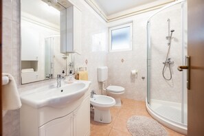 Apartment | Bathroom | Hair dryer, bidet, towels, toilet paper
