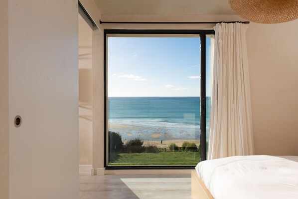 5 soverom, skrivebord, strykejern/-brett og internettilgang