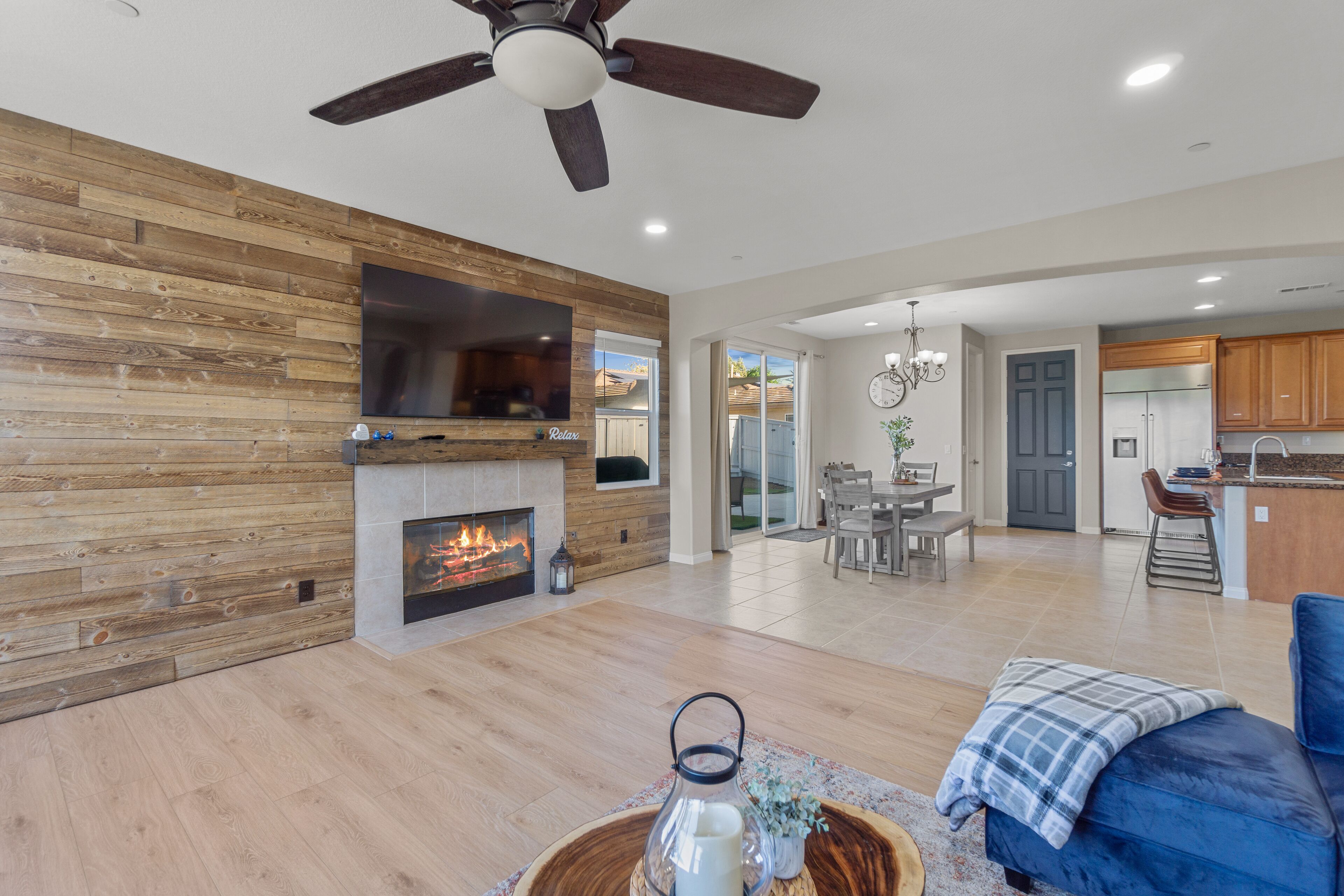 Smart-tv, videospil, bordfodbold, bøger