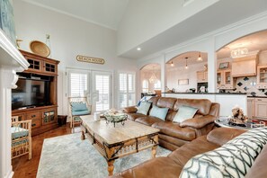 Fernseher, Kamin, DVD-Player, Stereoanlage