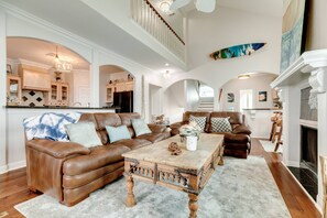 Fernseher, Kamin, DVD-Player, Stereoanlage