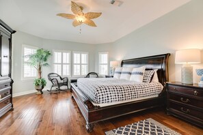 3 bedrooms, in-room safe, iron/ironing board, WiFi