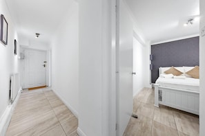 2 bedrooms, iron/ironing board, free WiFi - Serviced Flat Near Hyde Park Marble Arch W2 London (London)