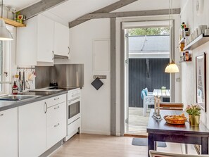 Kühlschrank, Ofen, Geschirrspüler, Kochgeschirr/Geschirr/Besteck
