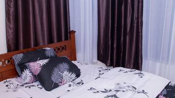 4 bedrooms, iron/ironing board, WiFi, bed sheets