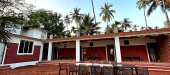 Luxurious Rooms. 5 min Walk to the Beach. 970m to Suvarna Ganesh Mandir.