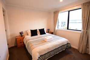 3 Schlafzimmer, BĂŒgeleisen/BĂŒgelbrett, kostenloses WLAN, BettwĂ€sche
