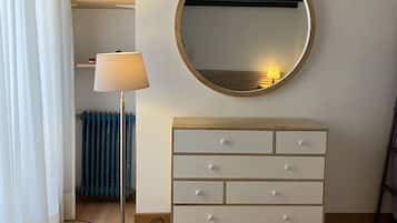 2 Schlafzimmer, Schreibtisch, BĂŒgeleisen/BĂŒgelbrett, kostenloses WLAN