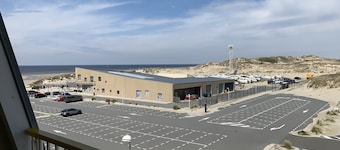 F2 Apartment near beach with parking and pets allowed