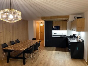 Kylskåp, mikrovågsugn och diskmaskin