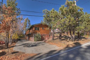 Exterior - Big Bear Escape By Destination Big Bear: Modern Cabin Elegance! Gameroom! Hot Tub! Fenced Yard! (Big Bear Lake)