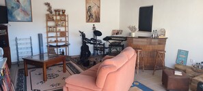 Interior - Nazaré 2p Studio WSL Experience 2026 (Leiria)