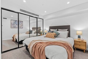 2 habitaciones, tabla de planchar con plancha, wifi y ropa de cama
