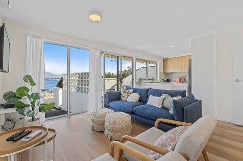 Rose Bay Riverfront Dreamy Luxury by the Water