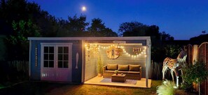 Terrace/patio - Family- and dog-friendly accommodation for 4 people on the quiet Wildrijk park in Sint Maartenszee. (Sint Maartenszee)