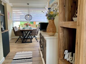 Interior - Family- and dog-friendly accommodation for 4 people on the quiet Wildrijk park in Sint Maartenszee. (Sint Maartenszee)