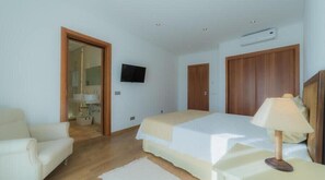 3 habitaciones, tabla de planchar con plancha y wifi