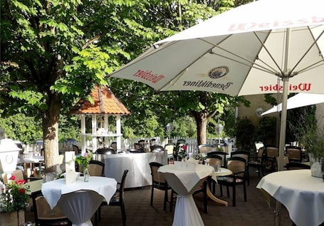 Terrace/patio. Hotel-Restaurant Schöne Aussicht