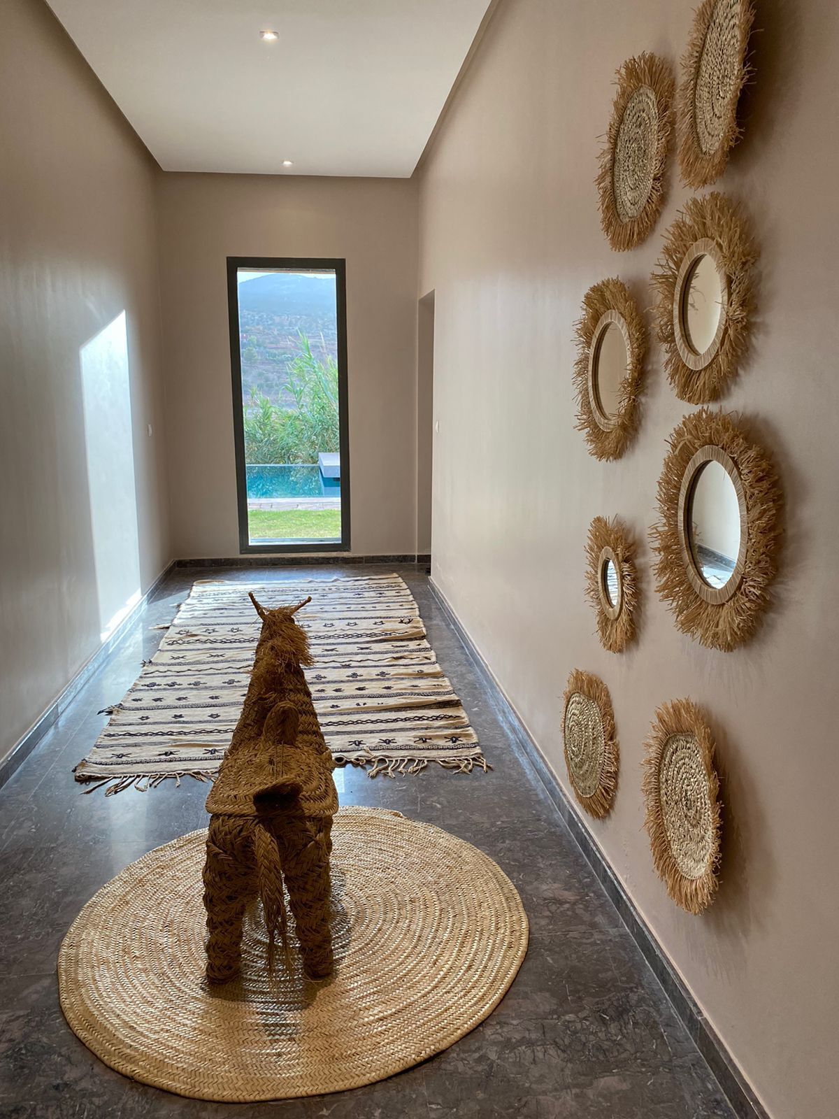 Una televisión de pantalla plana