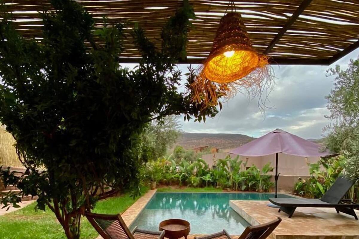 Villa Deluxe, terrasse | Fer et planche à repasser, accès au Wi-Fi (inclus), literie fournie
