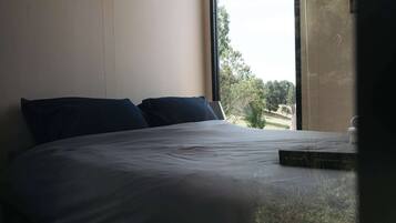 1 bedroom, bed sheets