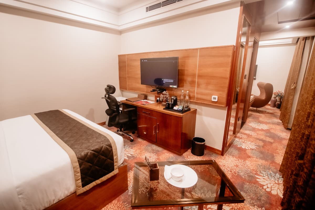 Luxe tweepersoonskamer | 1 slaapkamer, luxe beddengoed, een kluis op de kamer, een bureau