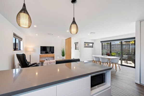 Interior - NEW Modern Villa, 2 Bed/Bath-10min Airport/CBD. (Warrane)