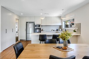 Dining - NEW Modern Villa, 2 Bed/Bath-10min Airport/CBD (Warrane)