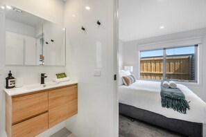 2 bedrooms, iron/ironing board, travel cot, WiFi