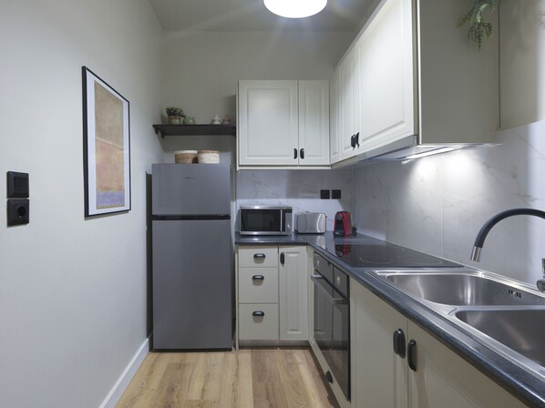 Fridge, microwave, oven, dishwasher