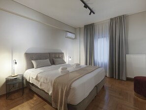 2 bedrooms, iron/ironing board, free WiFi, wheelchair access - Akadimias28• Experience Urban Luxury in the Heart (Athens)